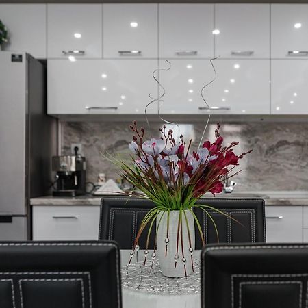 אסנובגראד City Apartments - A Brand New Luxury & Comfy 2 מראה חיצוני תמונה